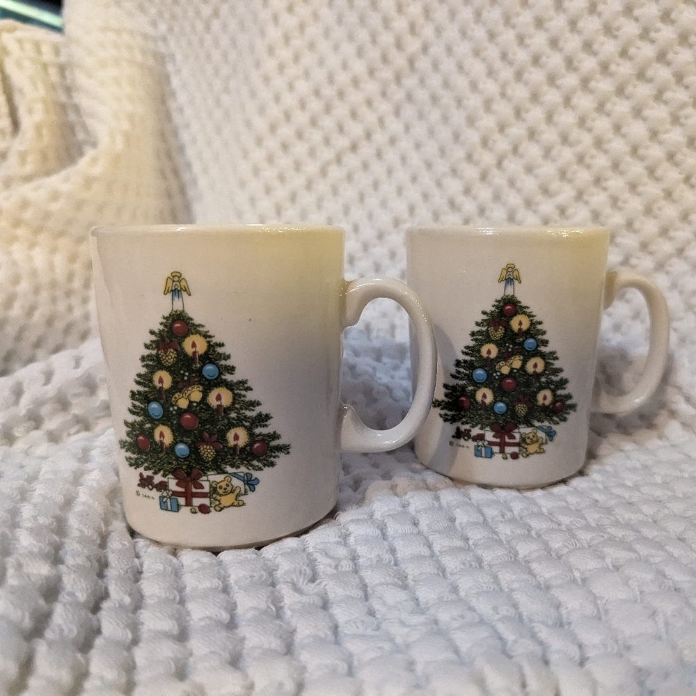 🎩 Christmas Tree and Presents Sabin Ceramic Coffee Mug (Vintage)